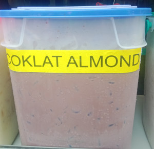 uemkaem-Coklat almond