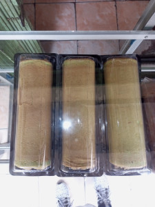 uemkaem-Bolu Roll Pandan Strawberry